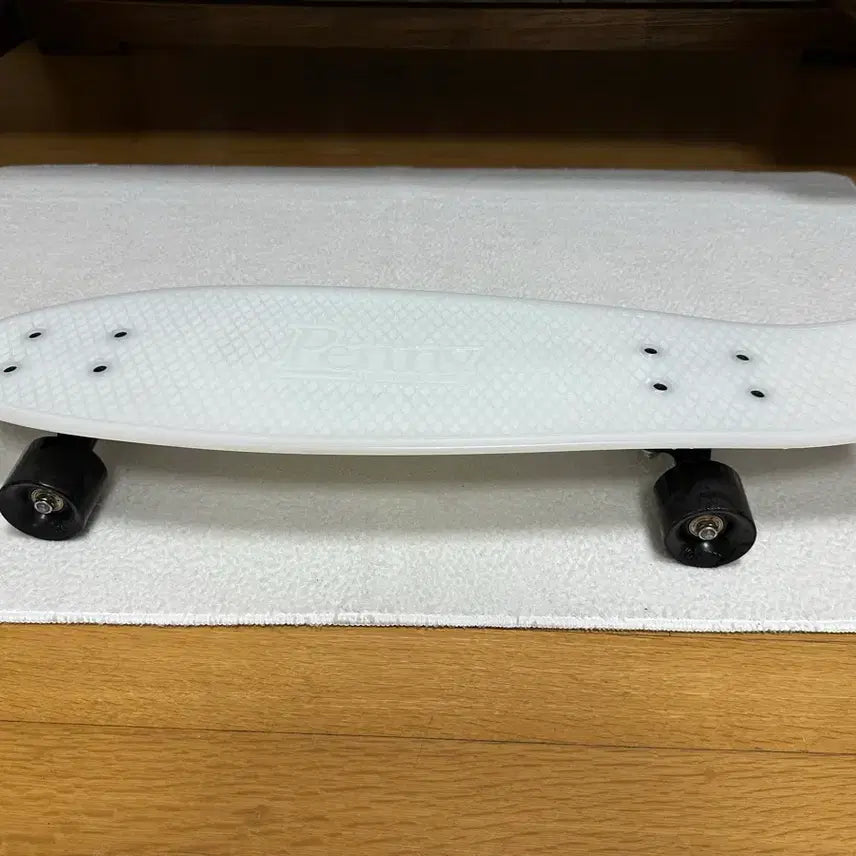 [BUNJANG] Penny Cruiserboard Casper Glow White Glow-in-the-Dark Skateboard / [정품] 페니 크루저보드 캐스퍼 글로우 화이트 야광