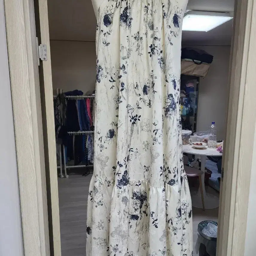 [BUNJANG] Luxury Flower Pattern Halterneck Maxi Dress / 고급 플라워 패턴 홀터넥 맥시 원피스