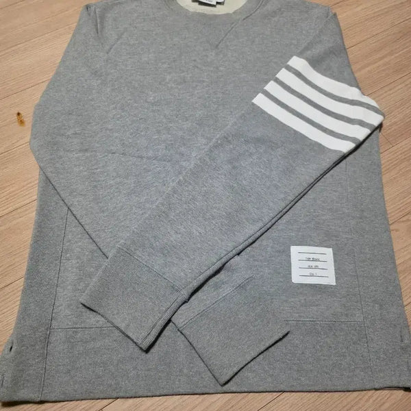 [BUNJANG] Thom Browne Grey Sweatshirt 4-Bar Armband / 톰브라운 회색 맨투맨 4선 완장 3