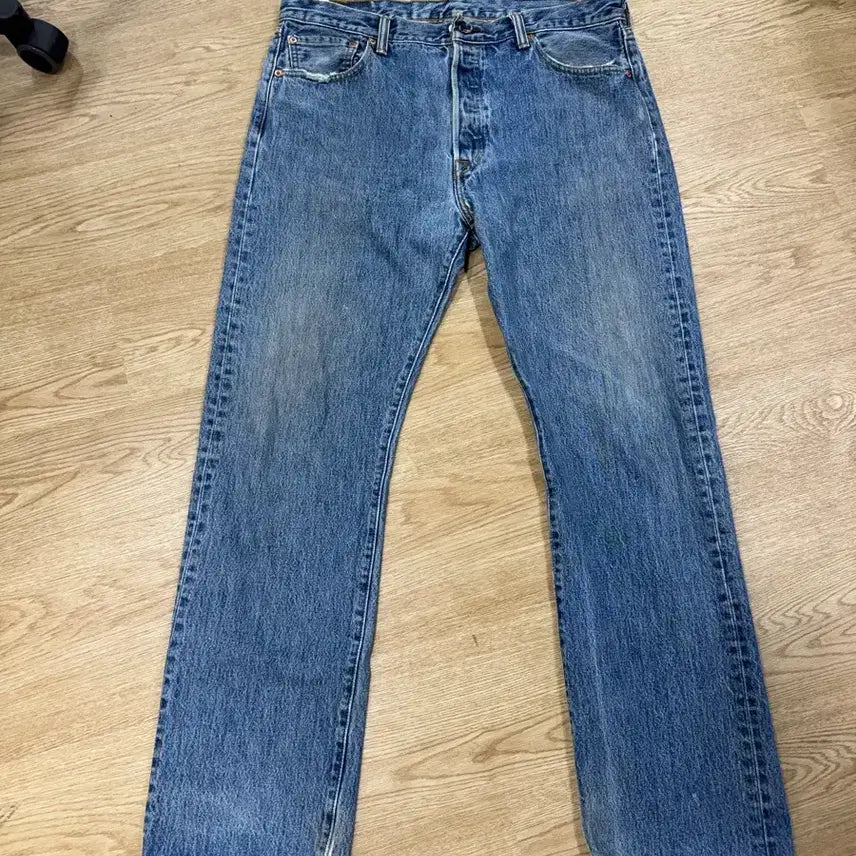 [BUNJANG] Levi's 501 Washed Mid-Blue Jeans / [Levis] 리바이스 501 워싱 중청 (36-34)