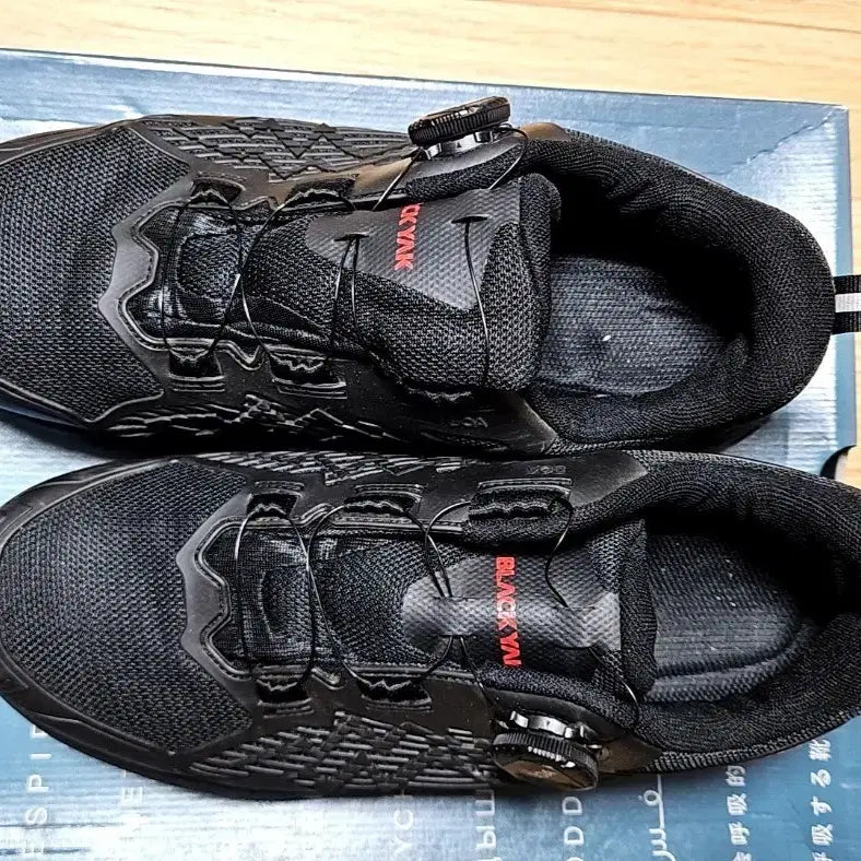 [BUNJANG] Blackyak Trekking Shoes Black Dial Sneakers / 블랙야크 트레킹화 블랙 다이얼 운동화