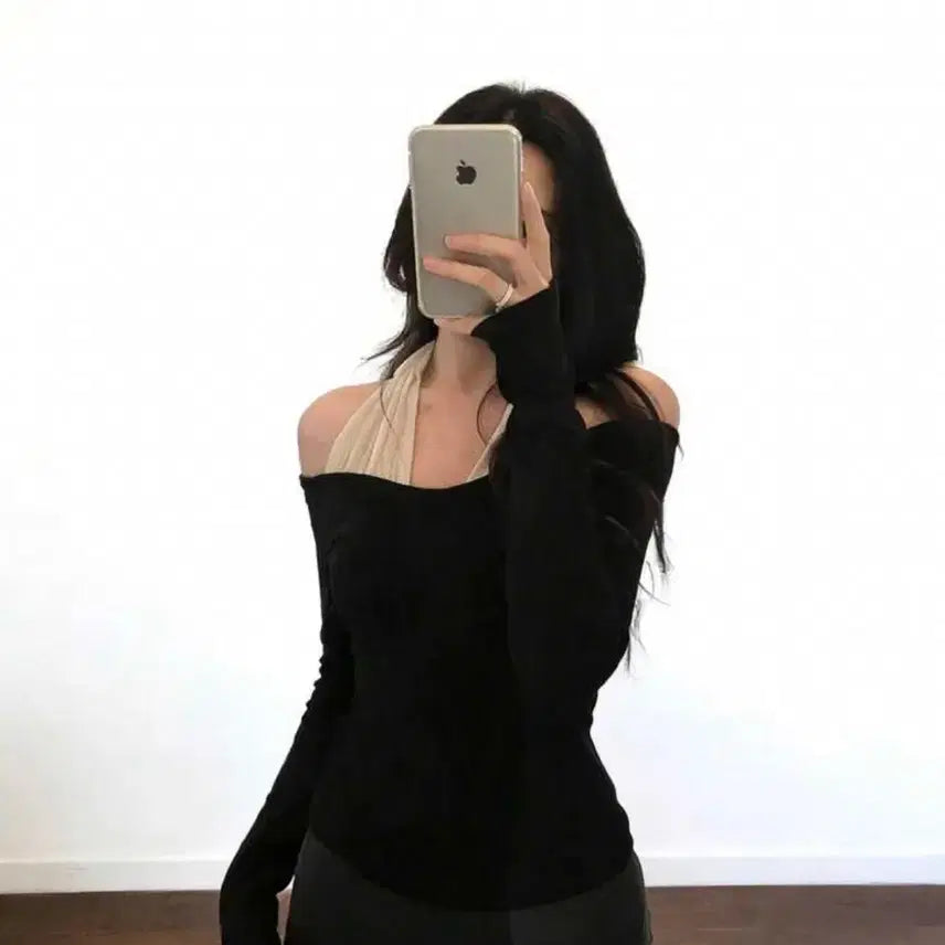 [BUNJANG] Black Halter Neck Off Shoulder Top / 홀터넥 포인트 블랙 오프숄더