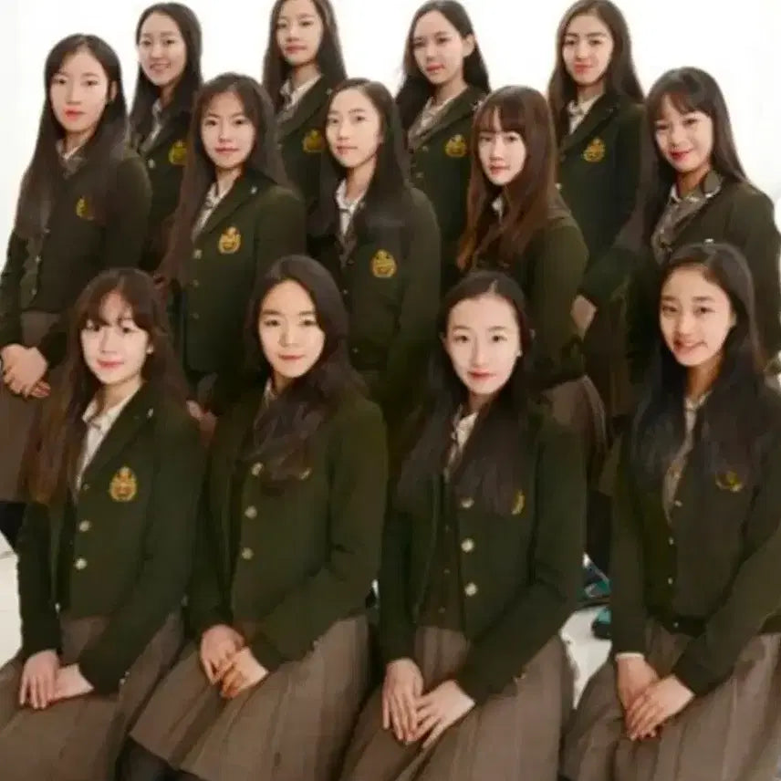 [BUNJANG] Seoul Arts Middle School "Chunchudonggye" Uniform Set (Large Size) / 예쁜 여자교복 춘추동계용 교복짧치 세트 판매u34(서울예중)
