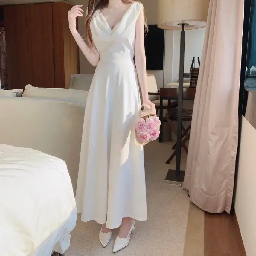 [BUNJANG] White V-Neck Flare Long Dress / 화이트 브이넥 플레어 롱 원피스