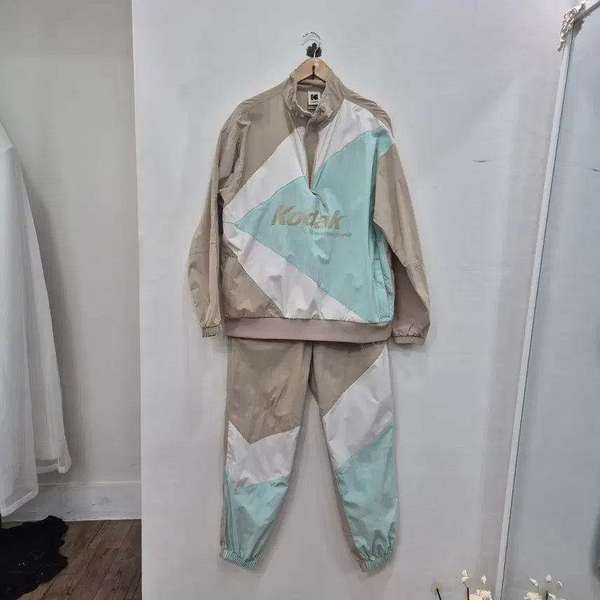 [BUNJANG] Kodak Windbreaker Anorak Training Set (Unisex) / 코닥 바람막이 아노락 트레이닝 세트(남여공용)