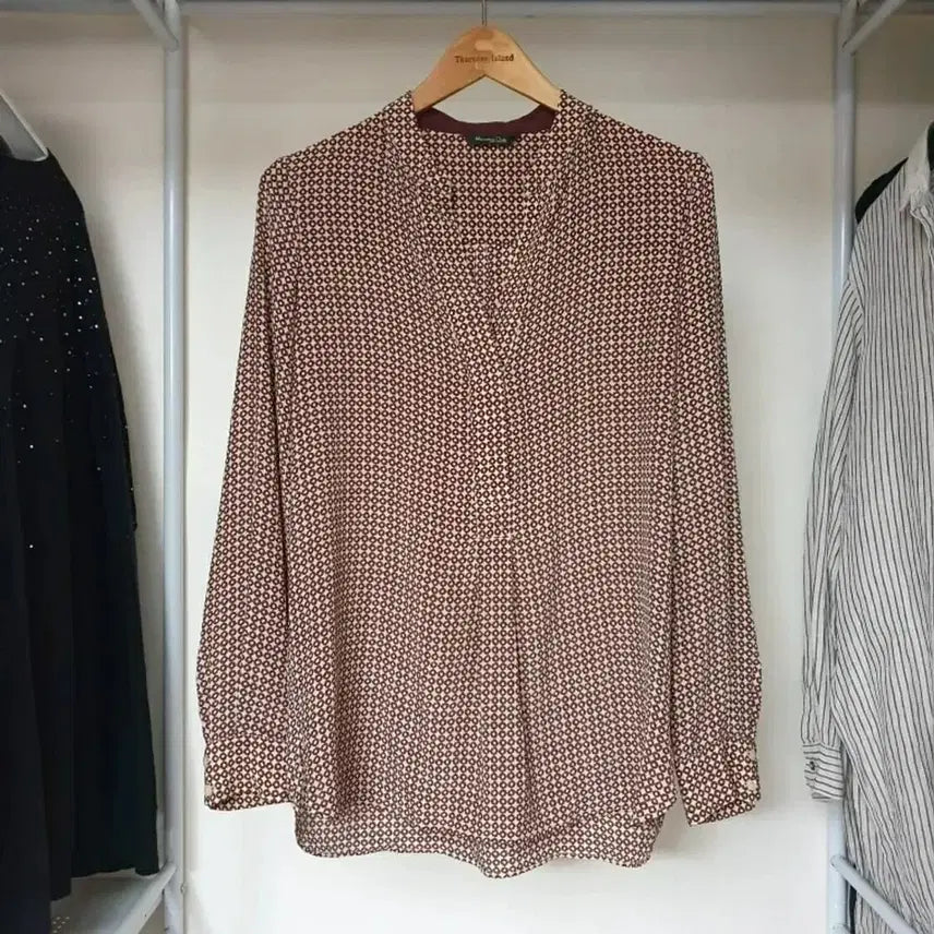 [BUNJANG] Massimo Dutti Signature Mulberry Silk 100% Abstract Circle Pattern V-Neck Blouse / 마시모두띠 시그니쳐 멀버리실크 100% 추상써클패턴 블라우스 S(55)