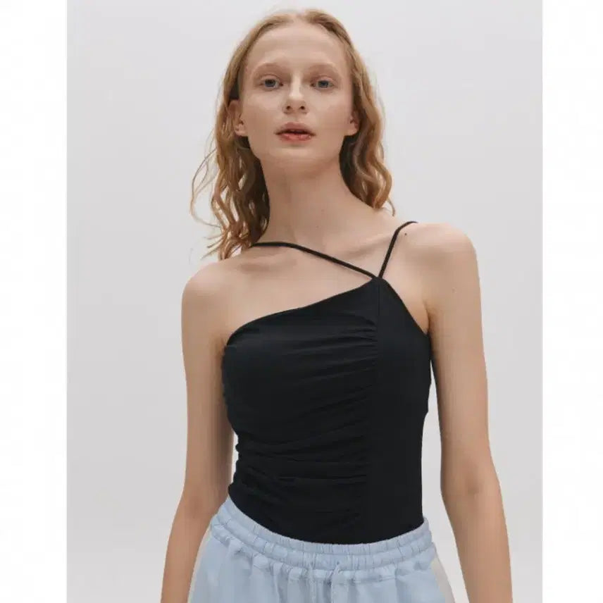 [BUNJANG] Asura Asymmetrical Shirring Halter Crop Tank Top / 아수라 언발란스 홀터 셔링 크롭 나시 블랙
