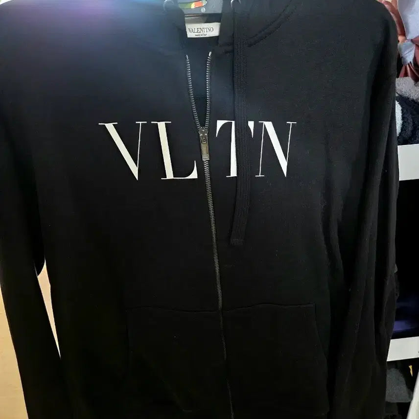 [BUNJANG] Valentino VLNT Men's Black Hoodie / [흡연X] 발렌티노 VLNT 남성 블랙 후드집업