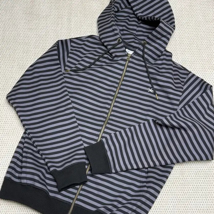 [BUNJANG] The Coldest Moment Hooded Zip-Up Hoodie (Size M) / 더콜디스트모먼트