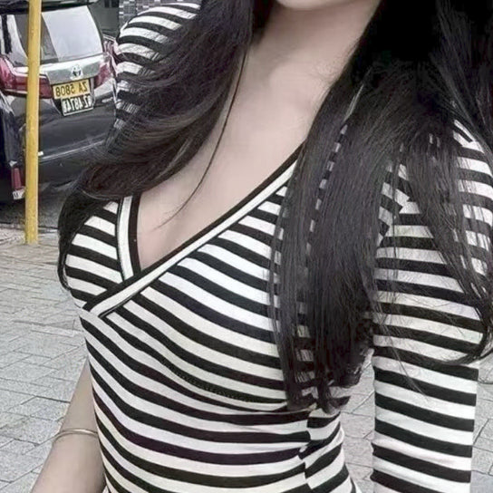 [BUNJANG] Striped Slim Fit V-Neck Short Sleeve T-Shirt / 스트라이프 랩 슬림핏 브이넥 반팔 티셔츠 1 (FREE)