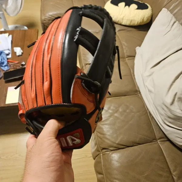[BUNJANG] Baseball Glove - Orange and Black Colorway / 야구글러브
