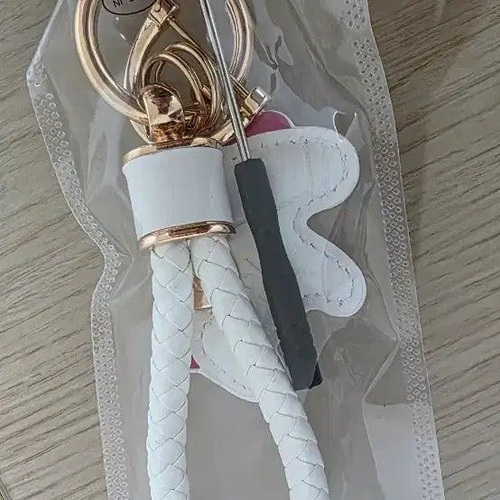 [BUNJANG] White Twisted Rope Keychain / 행운말 키링 열쇠고리 판매합니다.