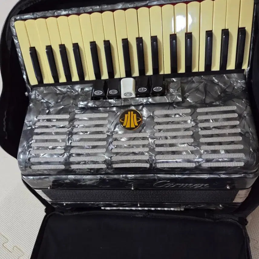 [BUNJANG] Karmen Accordion 48 Bass 3 Row 34 Keys Pearl Grey / 칼멘 카르멘 아코디언 48베이스 3열 34건반 펄그레이