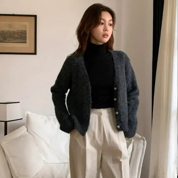 [BUNJANG] Pureda Hairly Mother-of-Pearl Crop V-Neck Cardigan / 퓨어다 헤어리 자개 크롭 브이넥 가디건