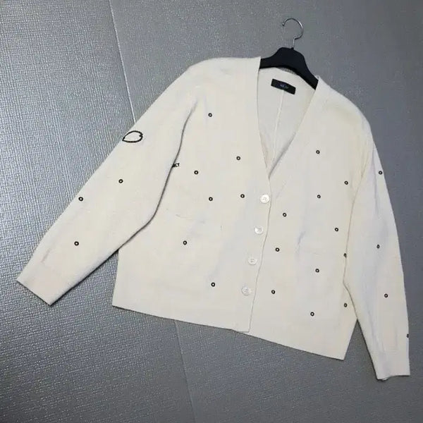 [BUNJANG] YEE JEE Embroidered Cardigan Beige / YEE JEE 베이지 자수 가디건