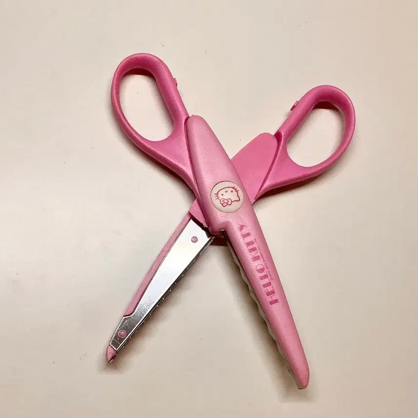 [BUNJANG] Hello Kitty Classic Pinking Shears Stationery / 헬로키티 고전 핑킹가위 문구