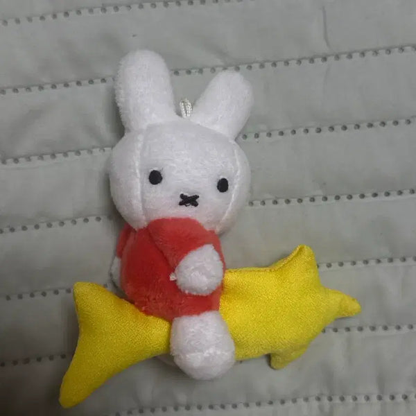 [BUNJANG] Miffy Riding Star Mini Plush Keychain / 미피 별똥별 타고 있는 미니인형 키링 달수있음