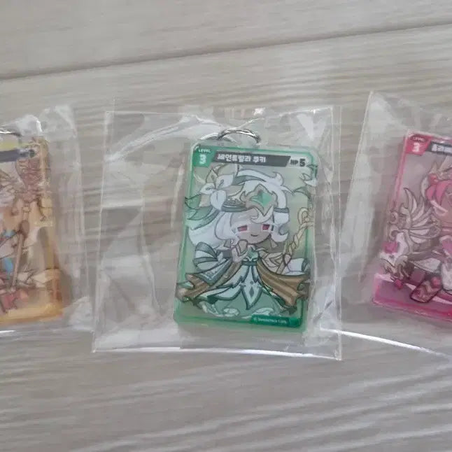 [BUNJANG] Cookie Run: Braveans Card Game Saint Lily / Holly Berry / Gold Cheese Acrylic Standee / 쿠키런: 브레이버스 카드 게임 세인트릴리/홀리베리/골드치즈 아크릴