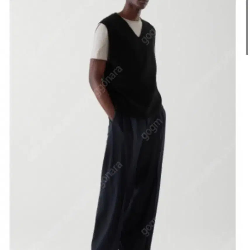 [BUNJANG] COS Wool Clean Cut V-Neck Vest / 코스 울 클린컷 브이넥 베스트
