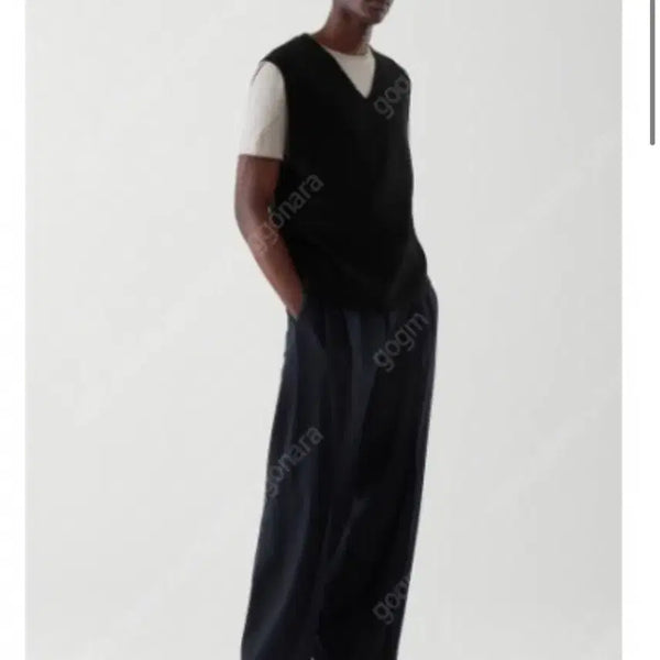 [BUNJANG] COS Wool Clean Cut V-Neck Vest / 코스 울 클린컷 브이넥 베스트