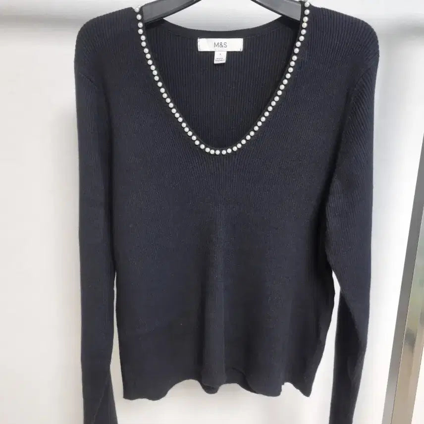 [BUNJANG] Marks & Spencer Black Pearl V-Neck Knit Sweater L / 정품  막스앤스펜서  블랙 진주 브이넥 니트 L