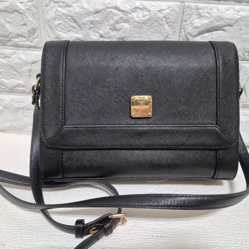 [BUNJANG] MCM Leather Crossbody Bag / 엠씨엠