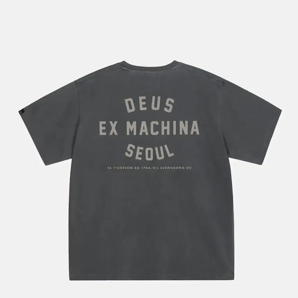 [BUNJANG] Deus Ex Machina Dyed Seoul College Address Tee Charcoal / 데우스 엑스 마키나 다이드 서울 컬리지 어드레스 티 차콜