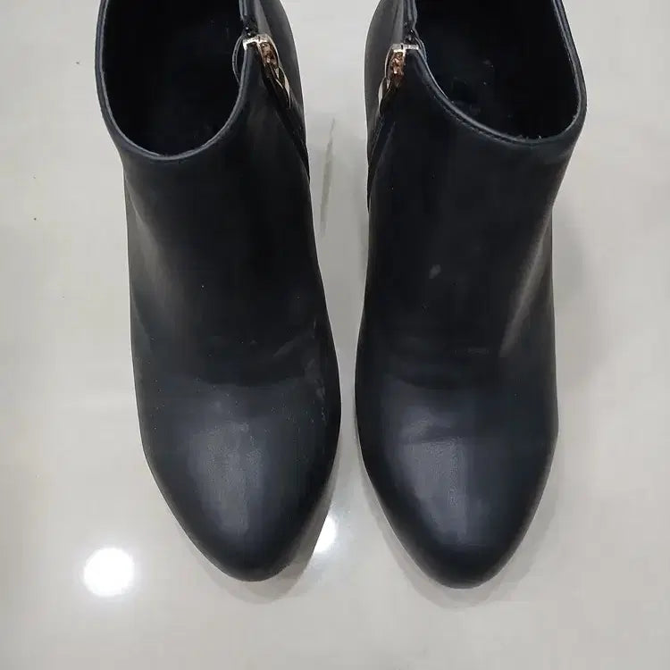 [BUNJANG] Women's Used Ankle Boots - 240 Size, 9cm Heel, Gold Accents / 여자 중고 신발 240 뒤굽9cm 옆면지퍼 앵글부츠 하이힐 구두 금색장식