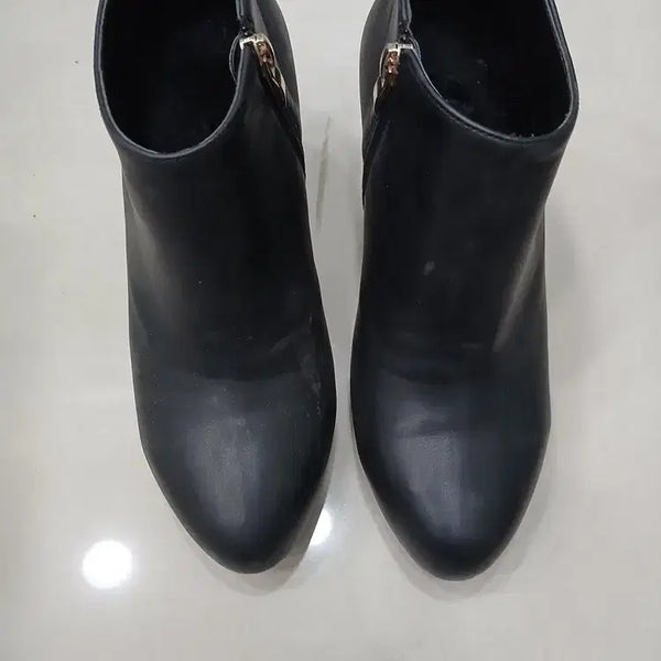 [BUNJANG] Women's Used Ankle Boots - 240 Size, 9cm Heel, Gold Accents / 여자 중고 신발 240 뒤굽9cm 옆면지퍼 앵글부츠 하이힐 구두 금색장식