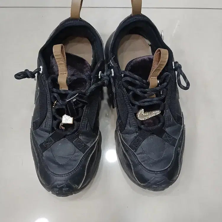 [BUNJANG] Nike Women's Used Shoes (240) FB1861-001 / 여자 중고 신발 나이키 240 FB1861-001 전체적으로낡고깔창없어요