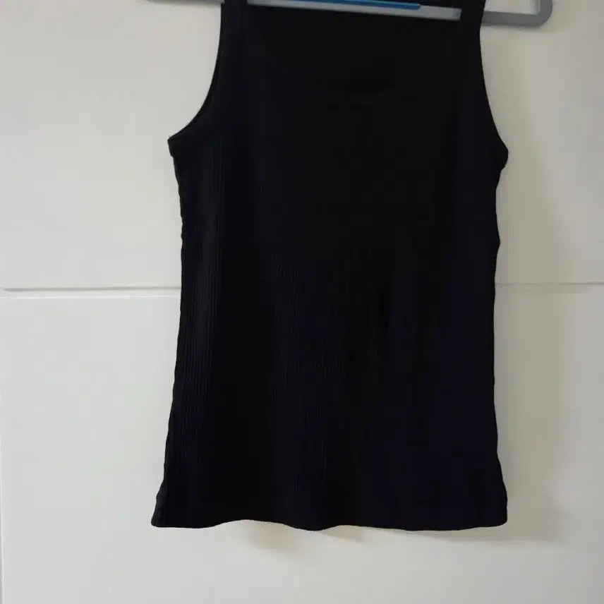 [BUNJANG] The Edge Ribbed Embroidery Sleeveless Top / 더 엣지 골지 자수나시탑