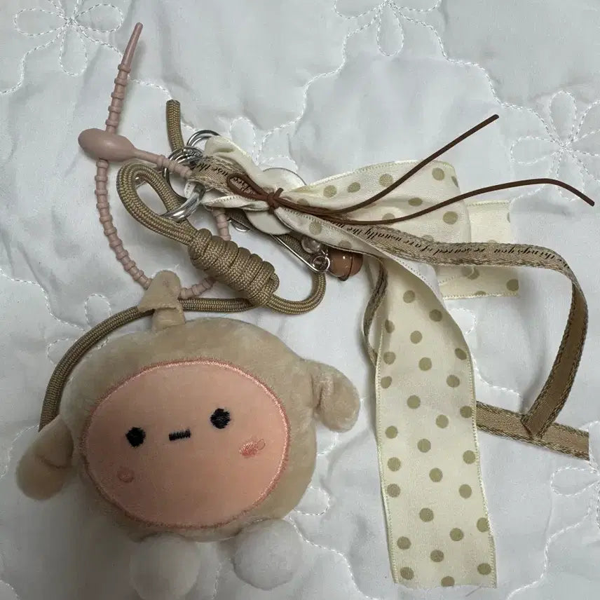 [BUNJANG] Beige Sheep Doll Keychain with Ribbon Charm / 베이지색 양 인형 키링 + 리본 장식