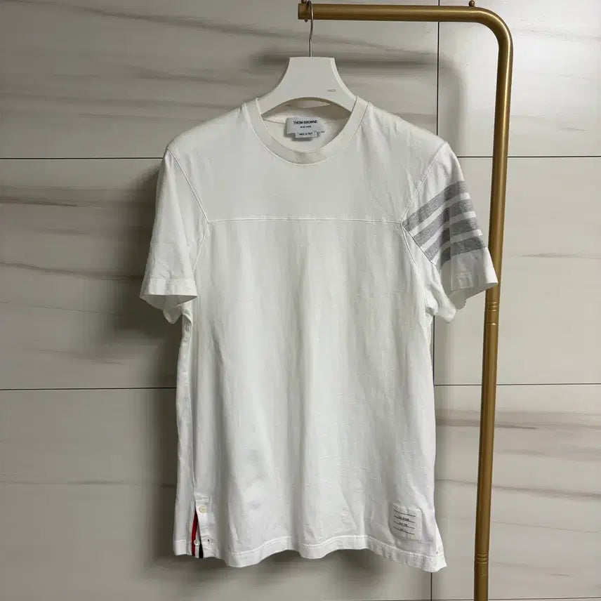[BUNJANG] Thom Browne Signature Stripe Short Sleeve T-Shirt White / [정품/최상급] 톰브라운 사선완장 반팔티 화이트