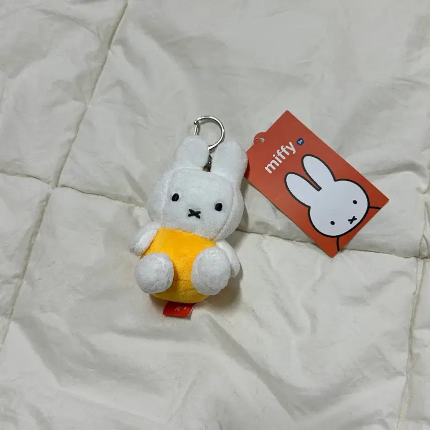 [BUNJANG] Miffy Yellow Keychain Plush Doll / 미피 옐로우 키링 인형뽑기