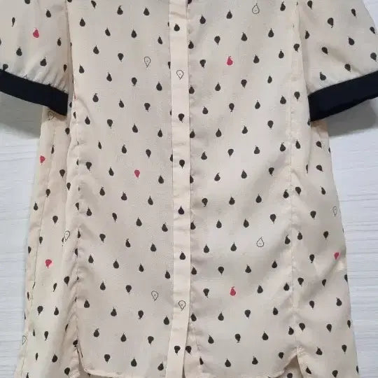 [BUNJANG] ON&ON Beige Blouse with Black Collar and Pattern / 온앤온 베이지 블라우스 1-55