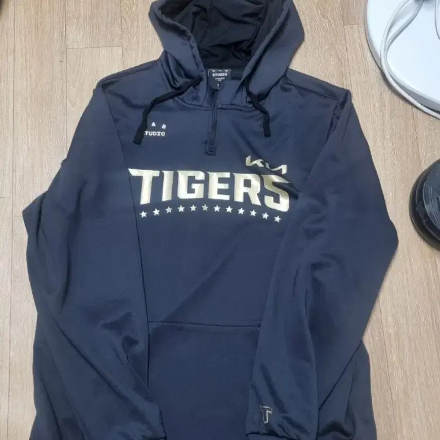 [BUNJANG] Kia Tigers IAAP Studio Hoodie / 기아타이거즈 아이앱 후드티