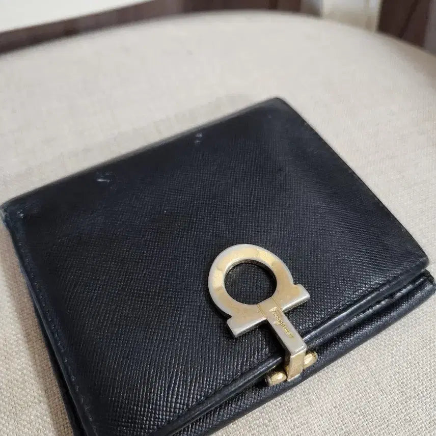 [BUNJANG] Salvatore Ferragamo Gancini Clip Bifold Wallet Black / 페라가모 블랙 반지갑 간치니 클립