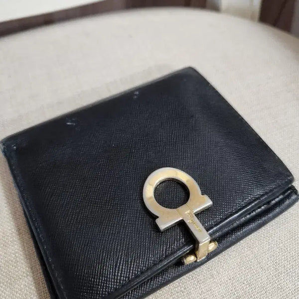 [BUNJANG] Salvatore Ferragamo Gancini Clip Bifold Wallet Black / 페라가모 블랙 반지갑 간치니 클립