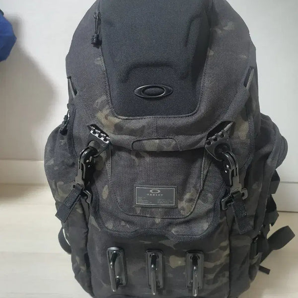 [BUNJANG] Oakley Kitchen Sink Backpack (Black Multicam) / 오클리 키친싱크 백백(블랙 멀티캠)
