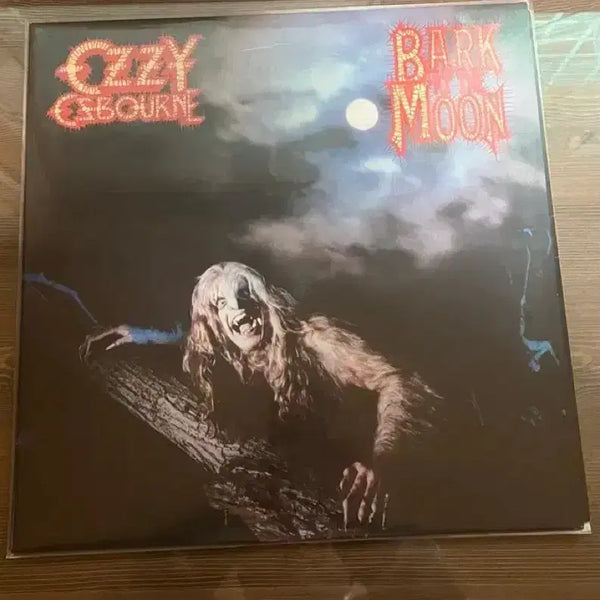 [BUNJANG] Ozzy Osbourne Bark at the Moon LP (European Reissue) / ozzy osbourne 오지 오스본 Bark at the Moon LP