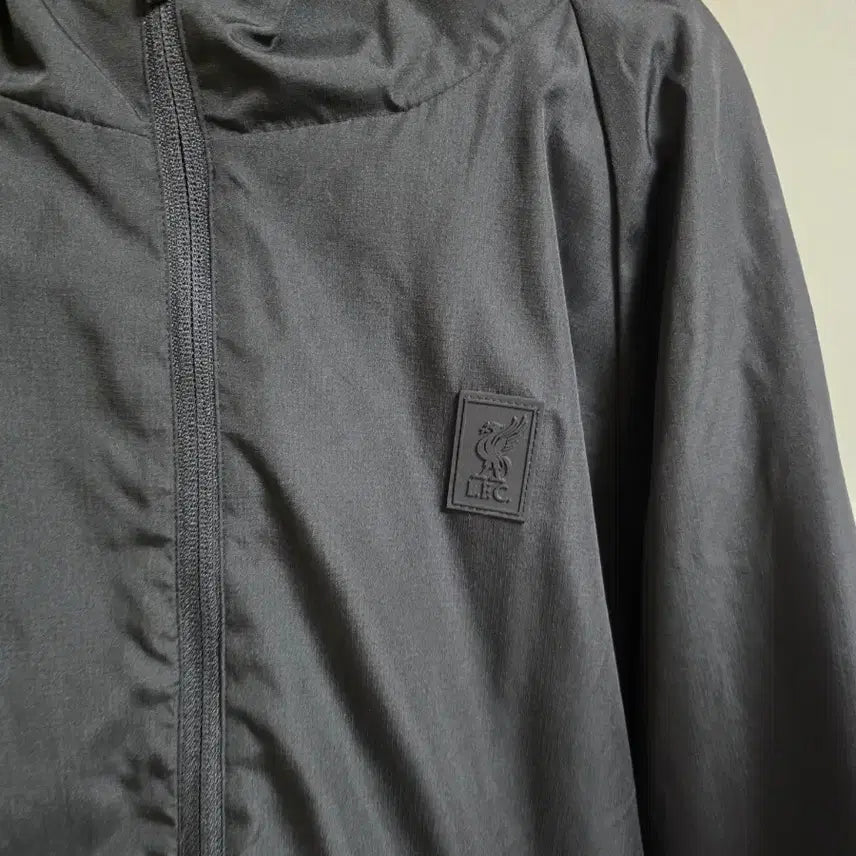 [BUNJANG] Liverpool Official Windbreaker Jacket (Size L) / 리버풀 공식 바람막이
