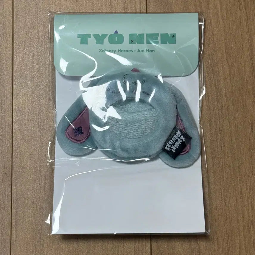 [BUNJANG] Xdinary Heroes Junhan Xmonz Badge Holder Cover / 엑스디너리히어로즈 엑디즈 엑몬즈 뱃지 홀더 커버 준한 툐넨