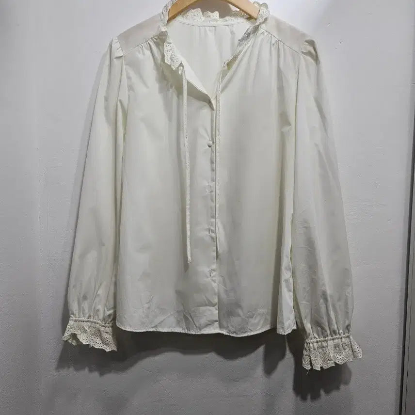 [BUNJANG] GU Lace Detail White Blouse / GU 레이스 디테일 화이트 블라우스