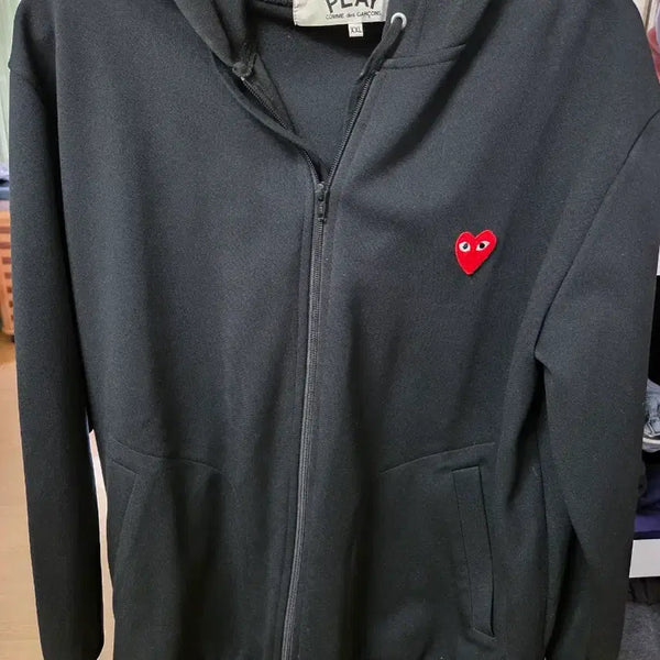 [BUNJANG] Comme des Garçons PLAY Red Emblem Full-Zip Hoodie (XXL) / [흡연X] 꼼데가르송 레드와펜 PLAY 블랙집업후드