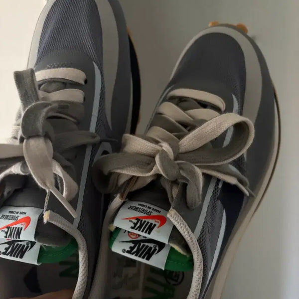[BUNJANG] Nike Sacai Sneakers / [245] 나이키 사카이