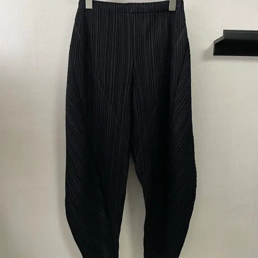 [BUNJANG] Pleated Wide-Leg Pants Black Size 3 / 플리츠 주름 바지 블랙 3