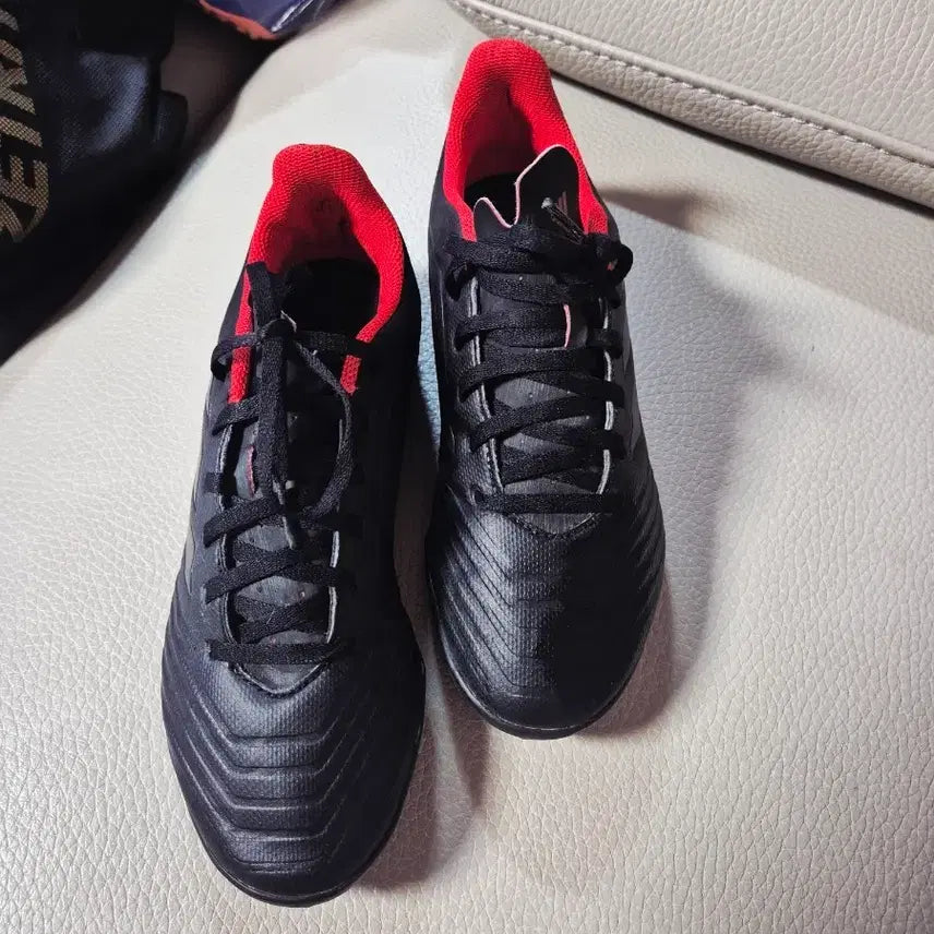[BUNJANG] Adidas Black Futsal Shoes / 아디다스 검정 풋살화 상태A