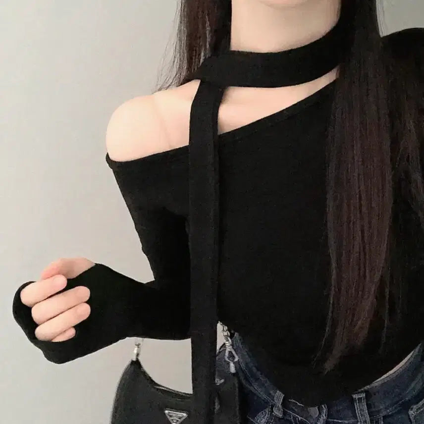 [BUNJANG] AMOAV Off-the-Shoulder T-Shirt with Asymmetrical Hem / 오프숄더