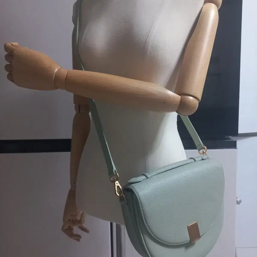 [BUNJANG] Couronne Top Handle Crossbody Bag Light Khaki / 쿠론 탑핸들 크로스백. 라이트카키
