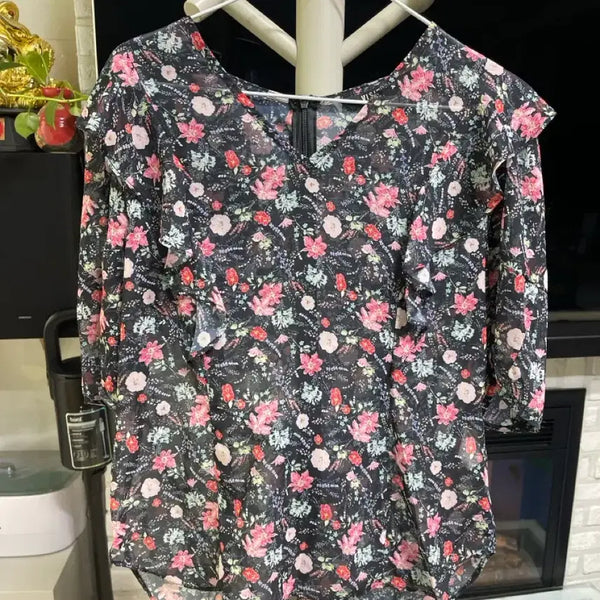 [BUNJANG] VISIT IN NEW YORK Point Slim Fit Blouse / 비지트인뉴욕 포인트 슬림핏 블라우스